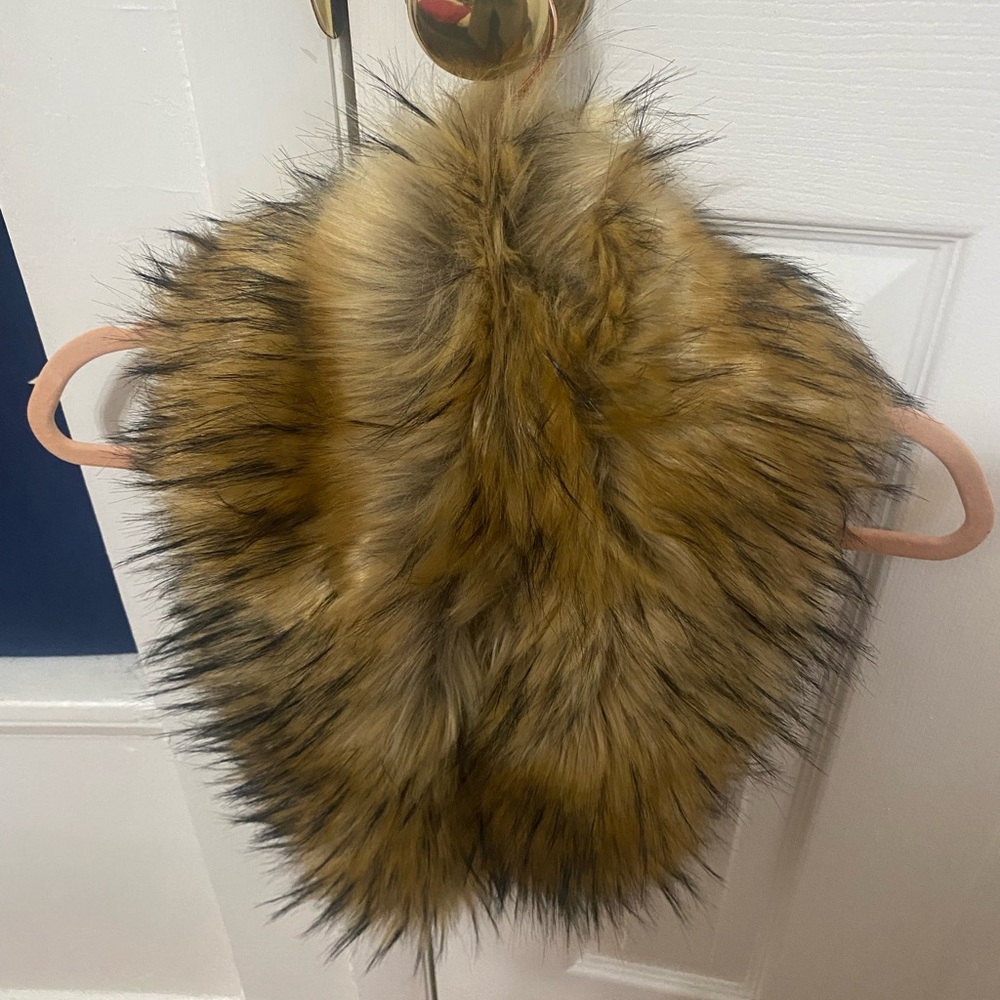 Faux fur fox collar